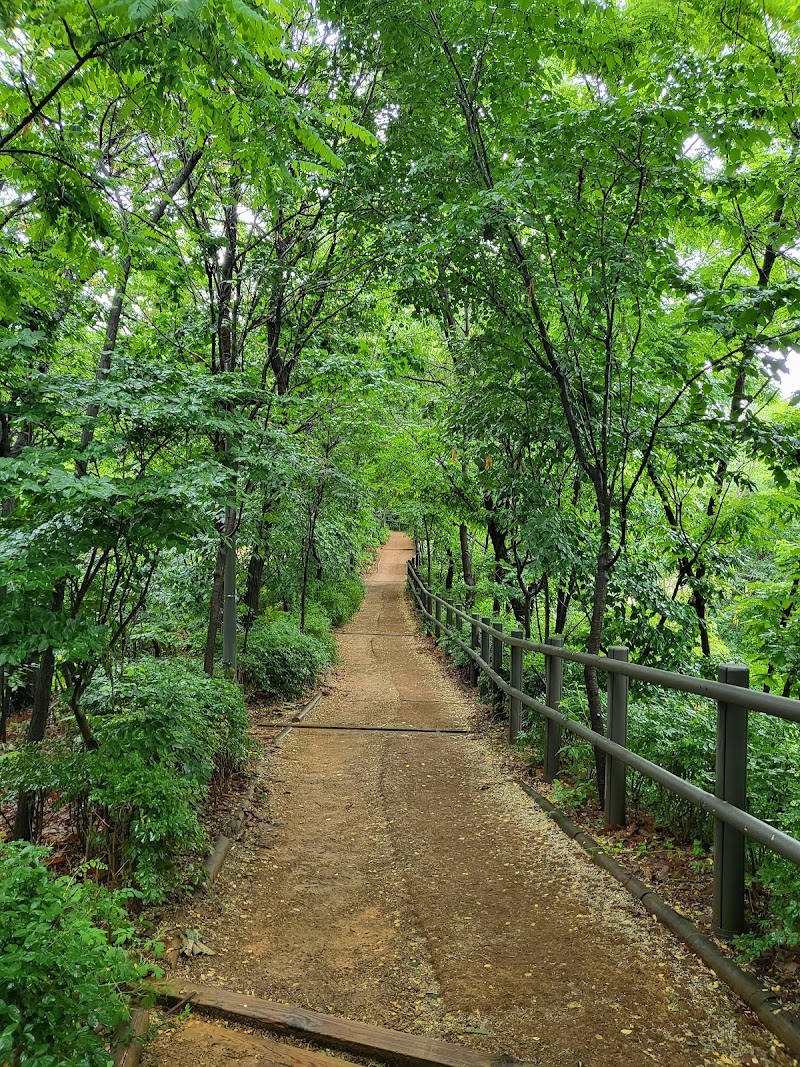 명일공원 전경 - 놀이터, 산책로, 강동구