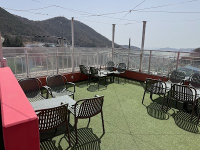 감천문화마을 안내소 및 카페거리