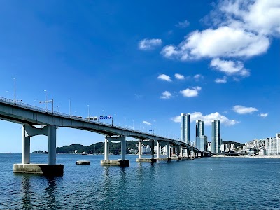 남항대교 전망 산책로