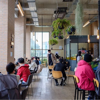 인근 카페 및 편의시설